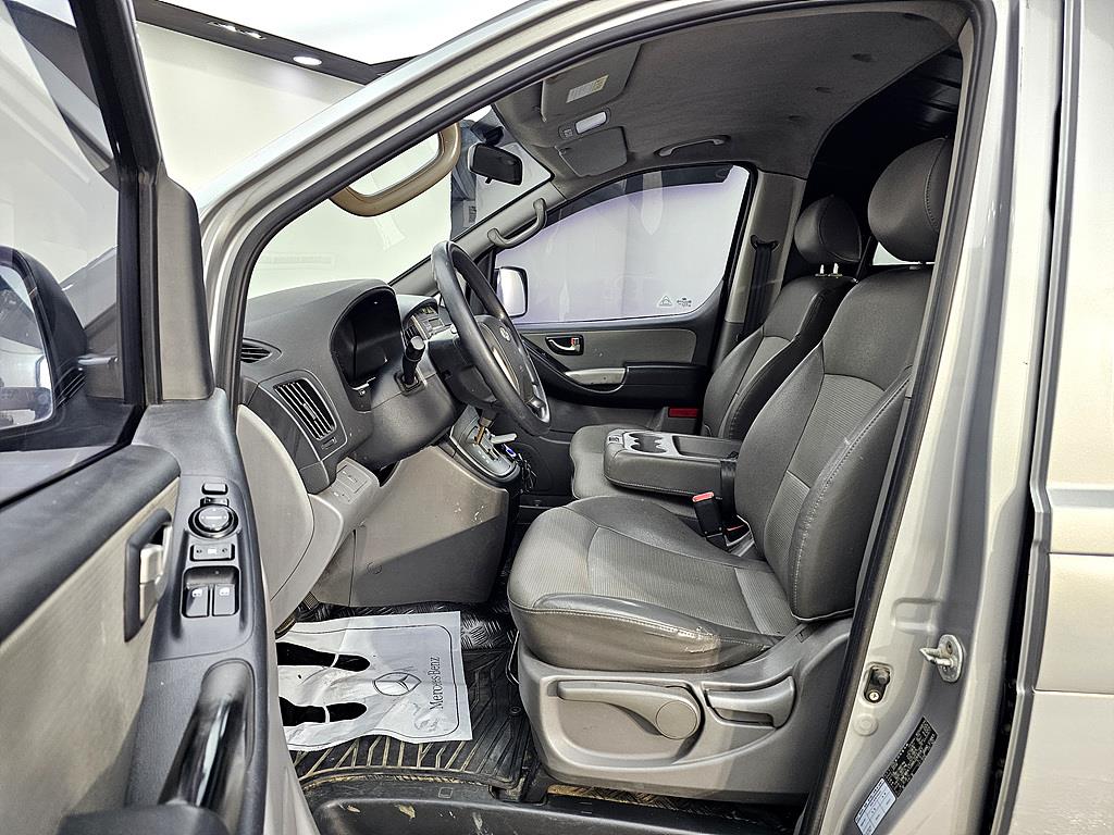 HYUNDAI Starex - Vista 8