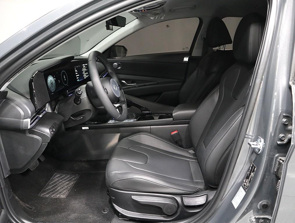 HYUNDAI Avante - Vista 9