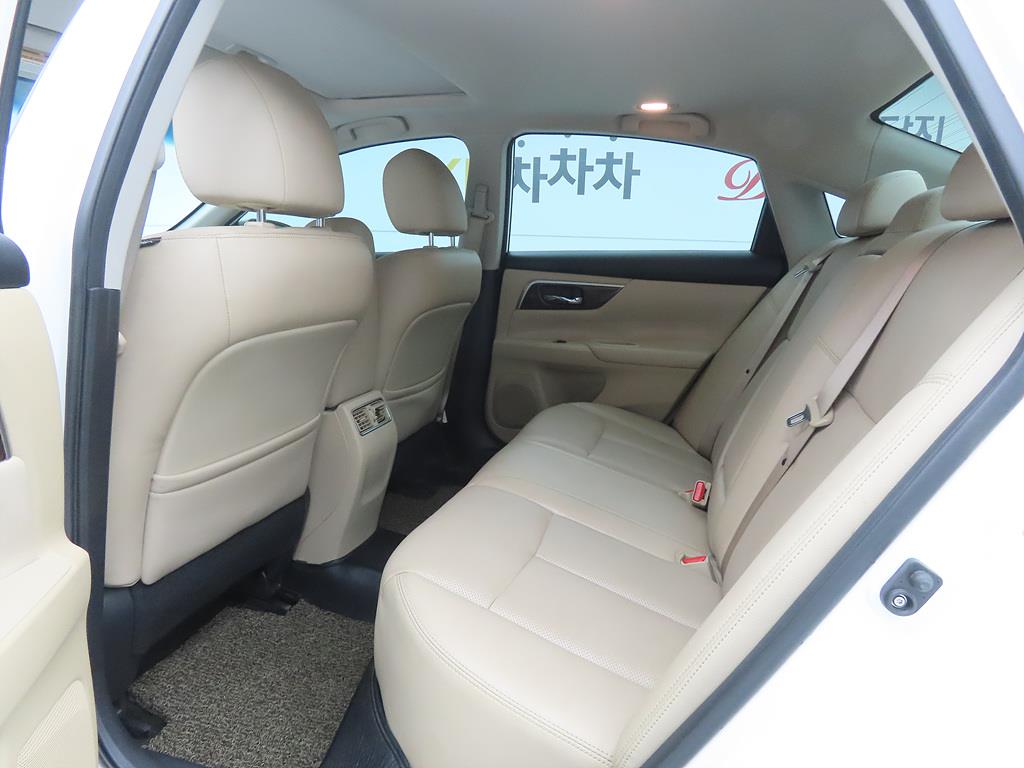 Nissan Altima - Vista 6