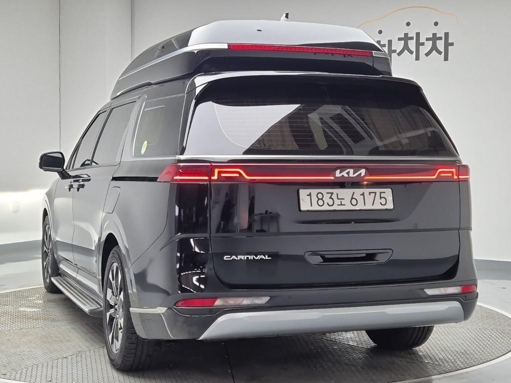 KIA Carnival - Vista 4