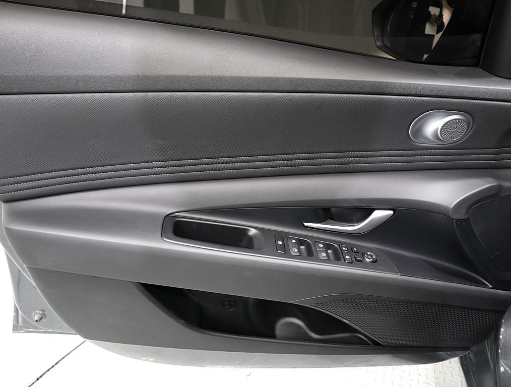 HYUNDAI Avante - Vista 8