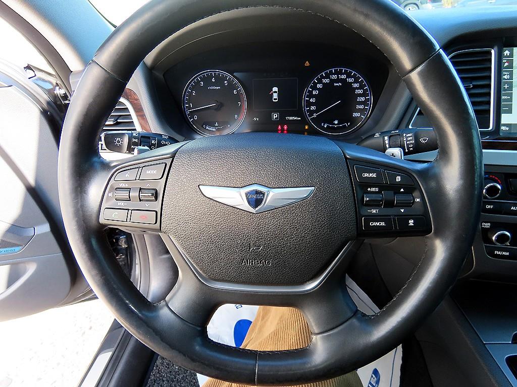 HYUNDAI Genesis - Vista 8