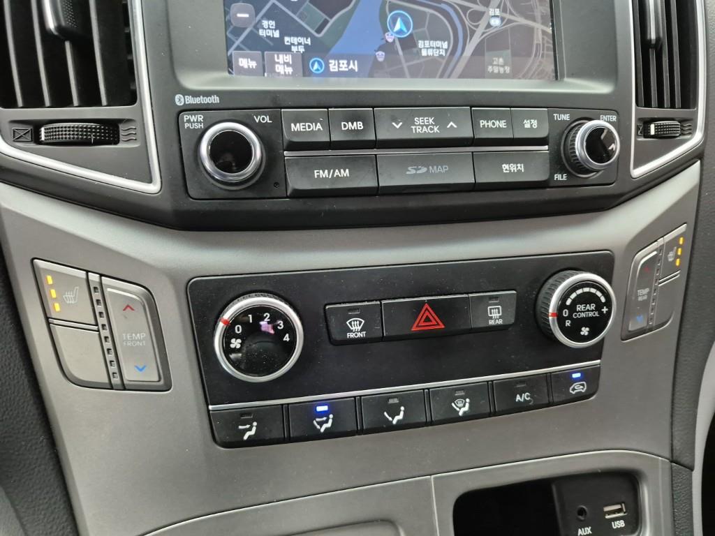 HYUNDAI Starex - Vista 10