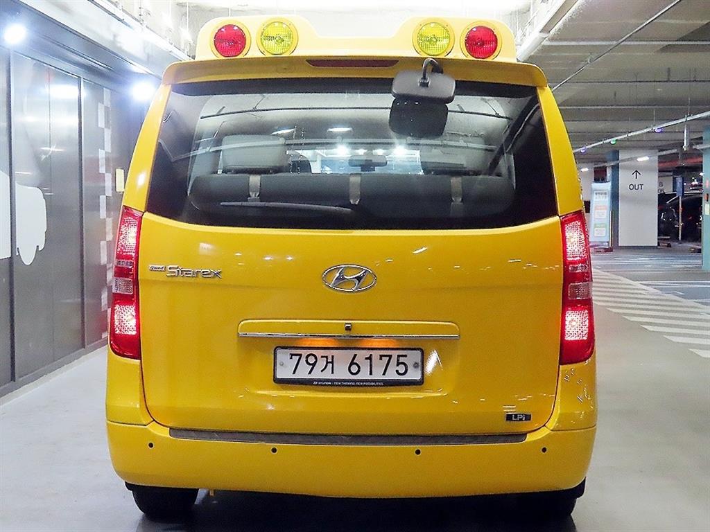 HYUNDAI Starex - Vista 5