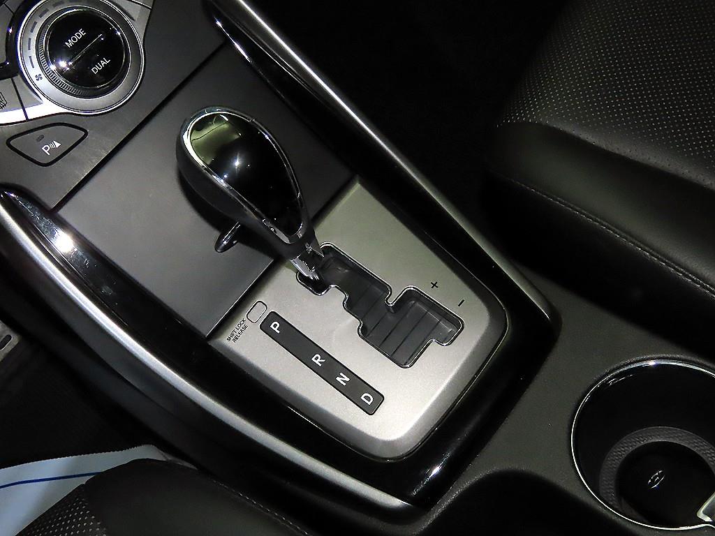 HYUNDAI Avante - Vista 12