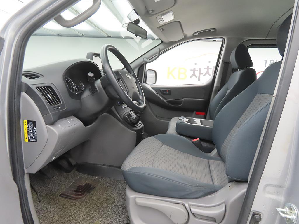 HYUNDAI Starex - Vista 5