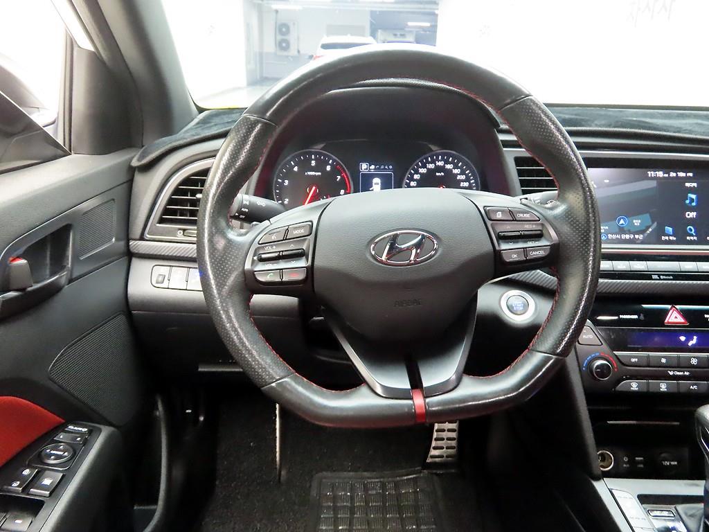 HYUNDAI Avante - Vista 7