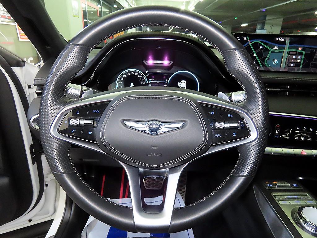 Genesis GV70 - Vista 8