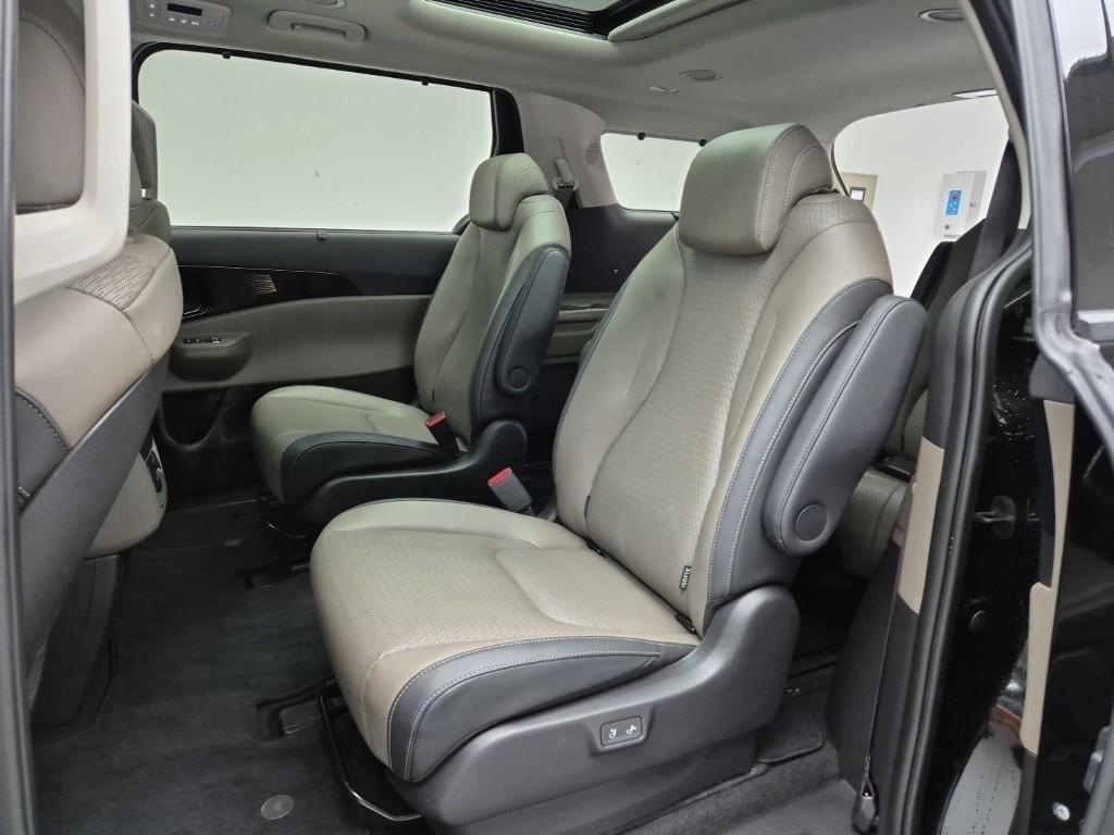 KIA Carnival - Vista 12