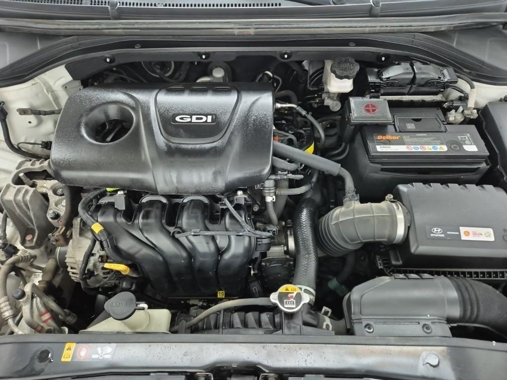 HYUNDAI Avante - Vista 5