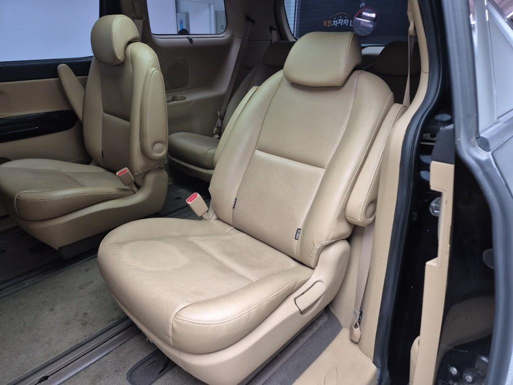 KIA Carnival - Vista 11