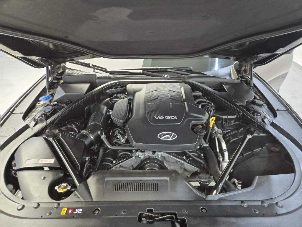 HYUNDAI Genesis - Vista 5