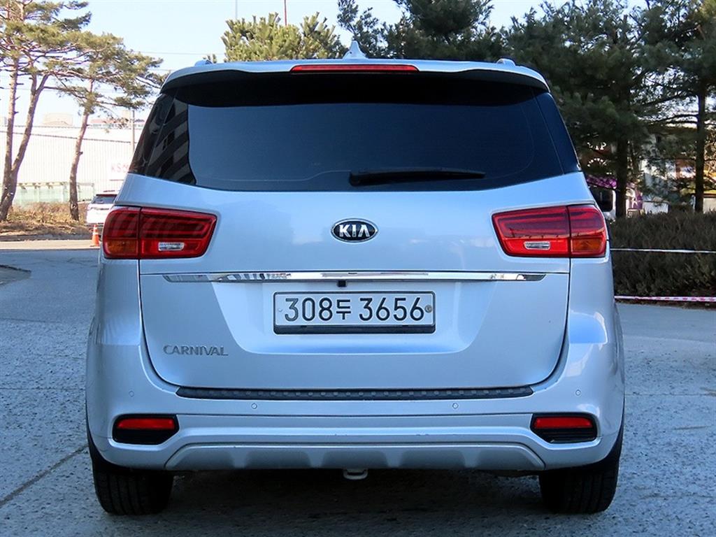 KIA Carnival - Vista 4