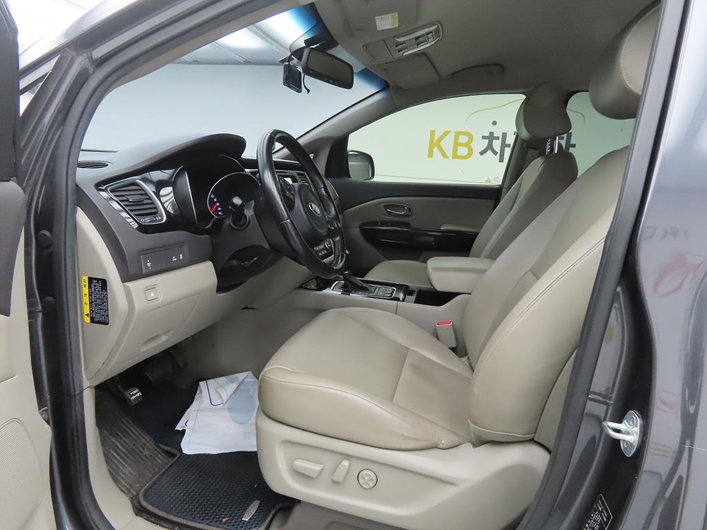 KIA Carnival - Vista 5