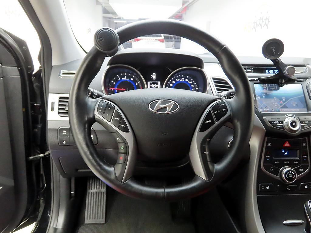 HYUNDAI Avante - Vista 8