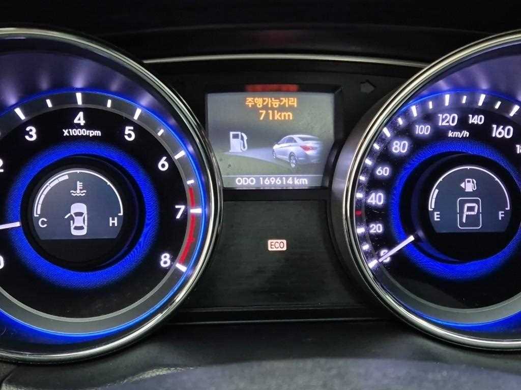 HYUNDAI Sonata - Vista 6