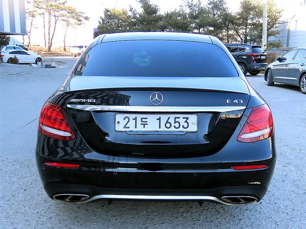 Mercedes Benz E class - Vista 4