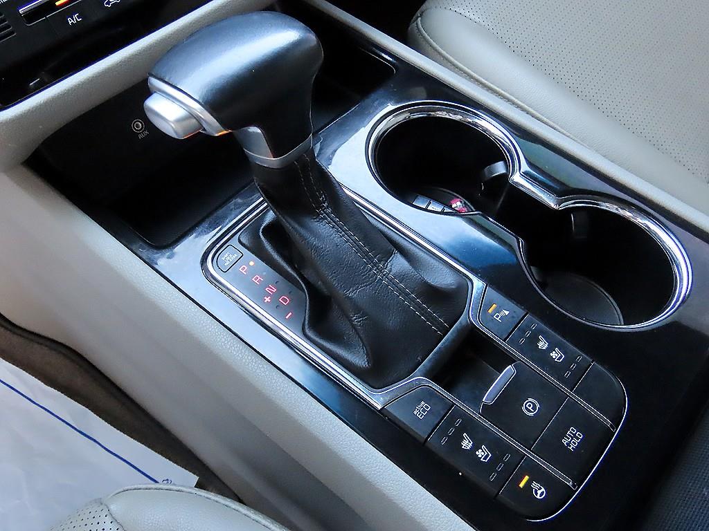 KIA Carnival - Vista 11