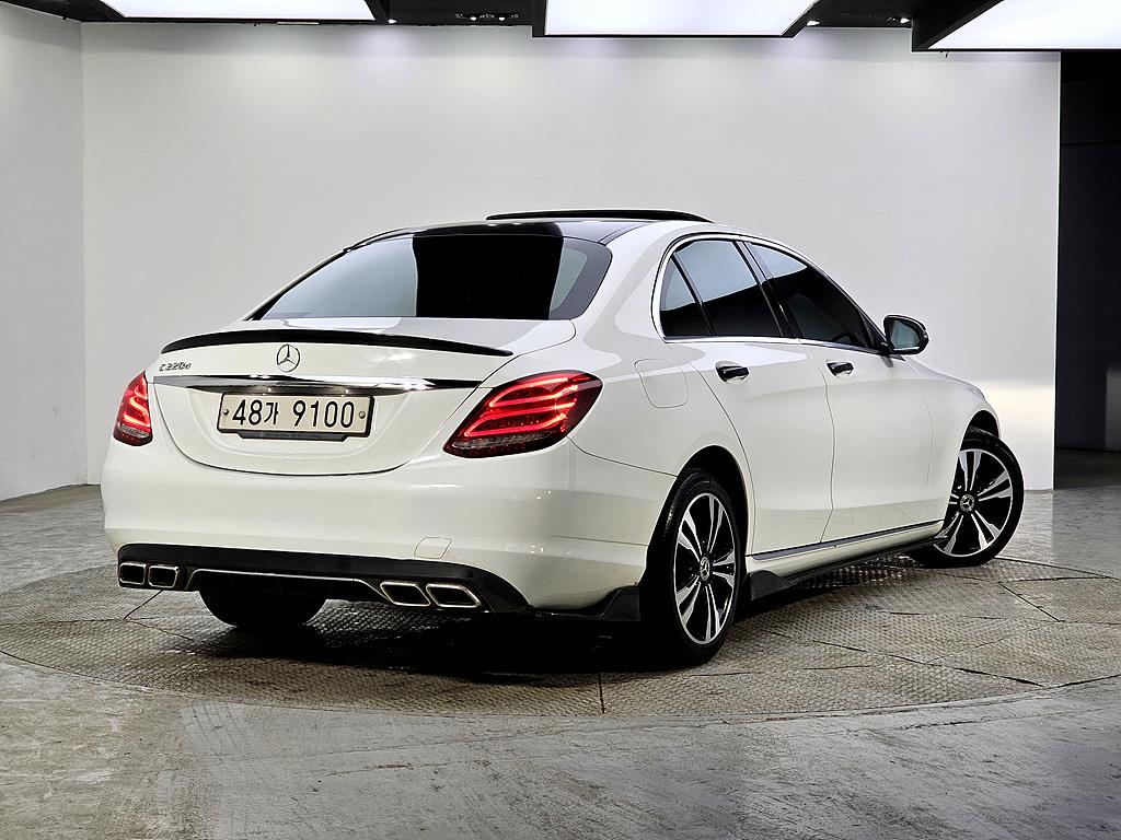 Mercedes Benz C Class - Vista 4