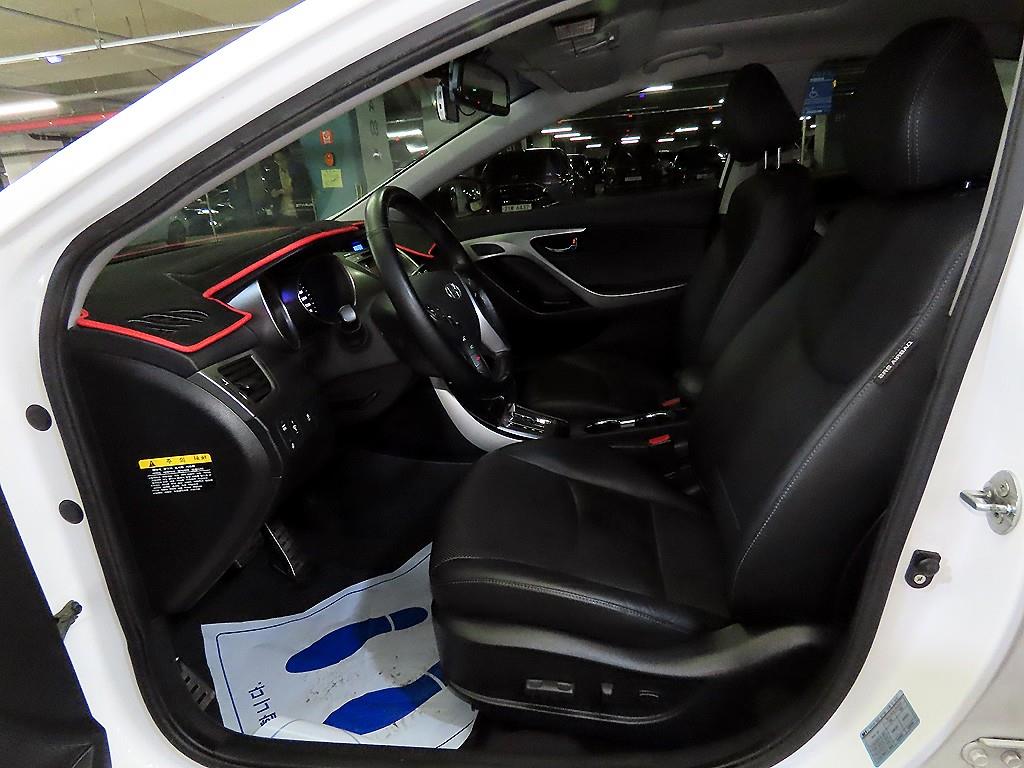 HYUNDAI Avante - Vista 6