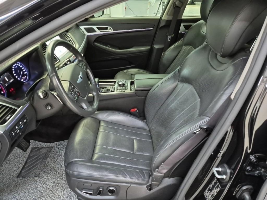 HYUNDAI Genesis - Vista 11