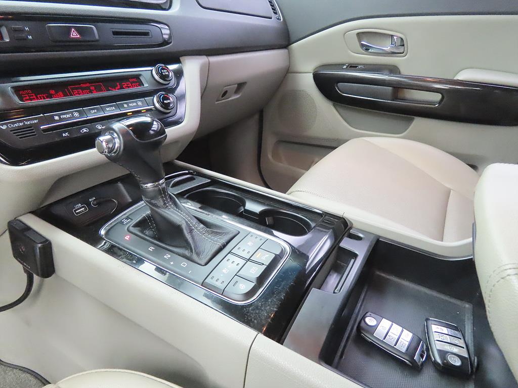 KIA Carnival - Vista 11