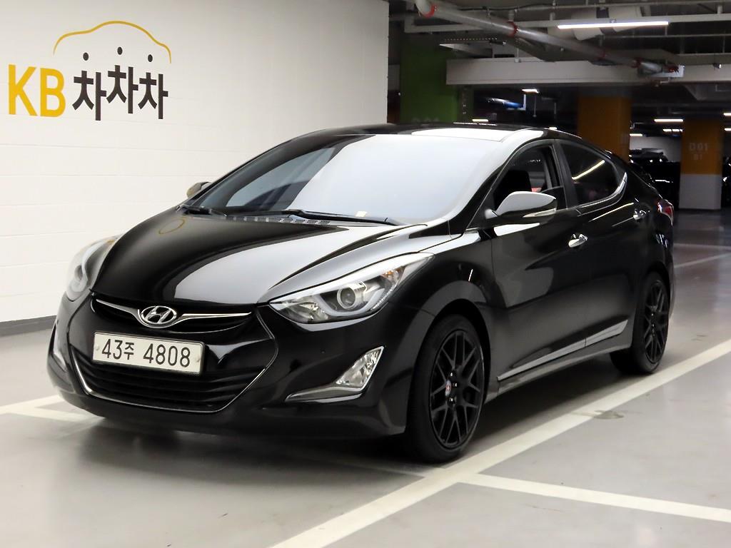 HYUNDAI Avante - Vista 2