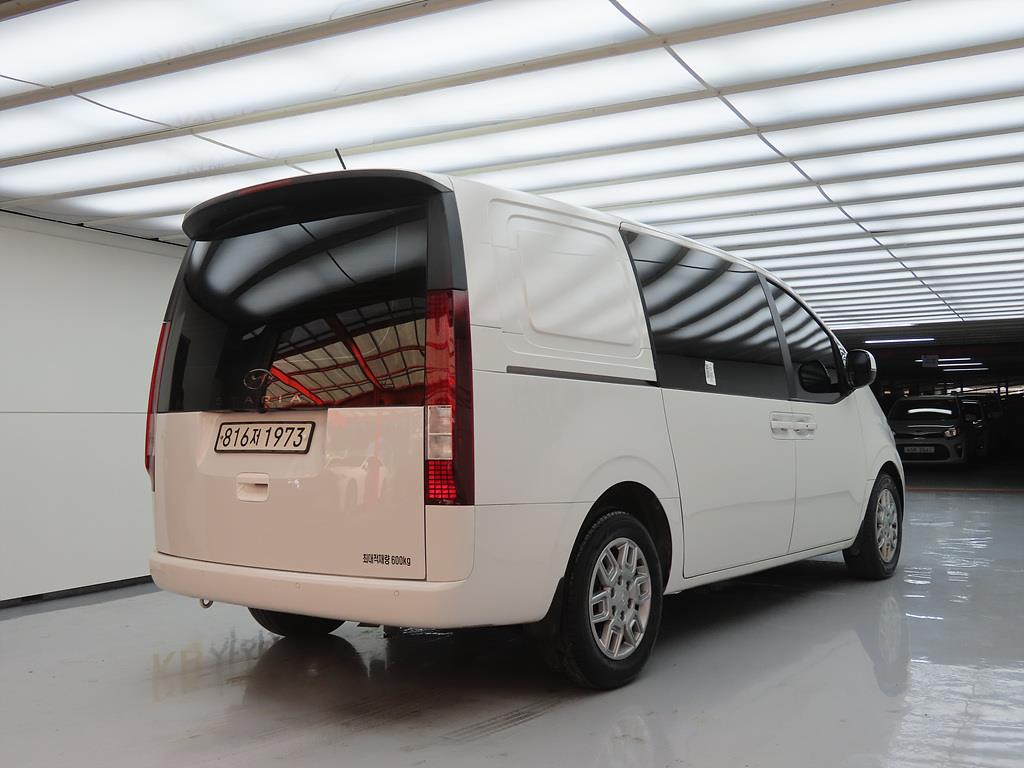 HYUNDAI Staria - Vista 4