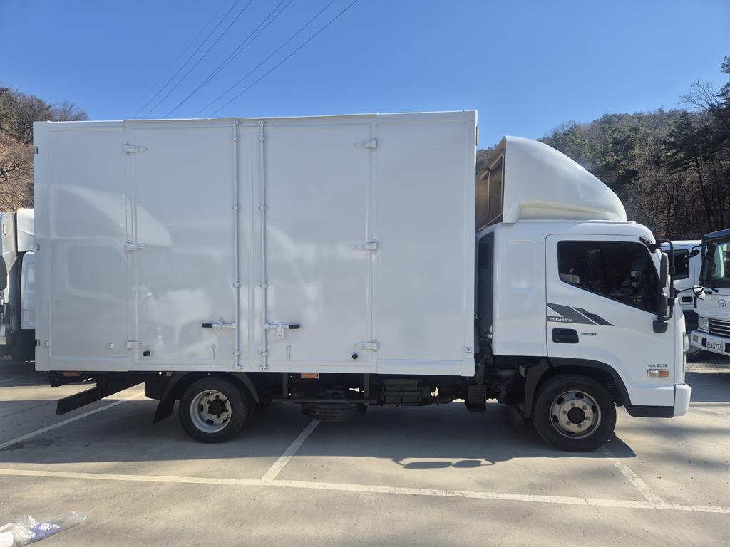 medium and large cargo truck - Vista 7