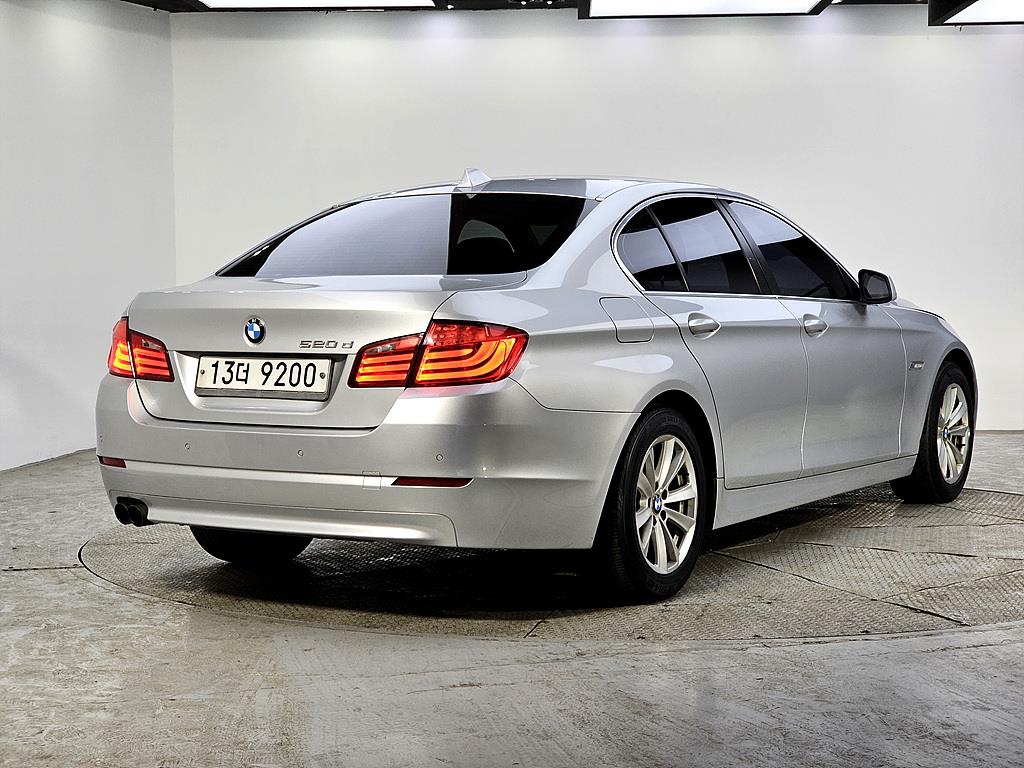 BMW 5 Series - Vista 4