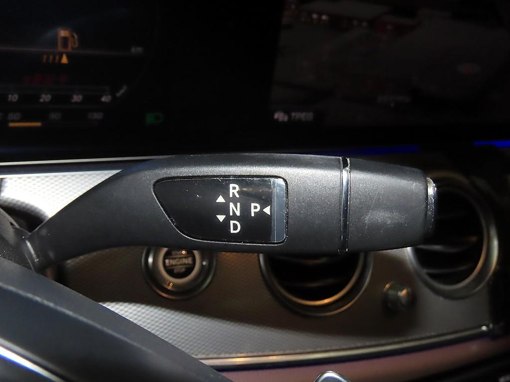 Mercedes Benz E class - Vista 12