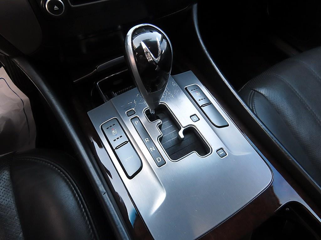 HYUNDAI Equus - Vista 10