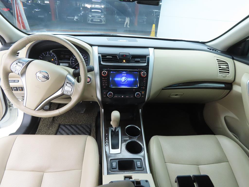 Nissan Altima - Vista 7