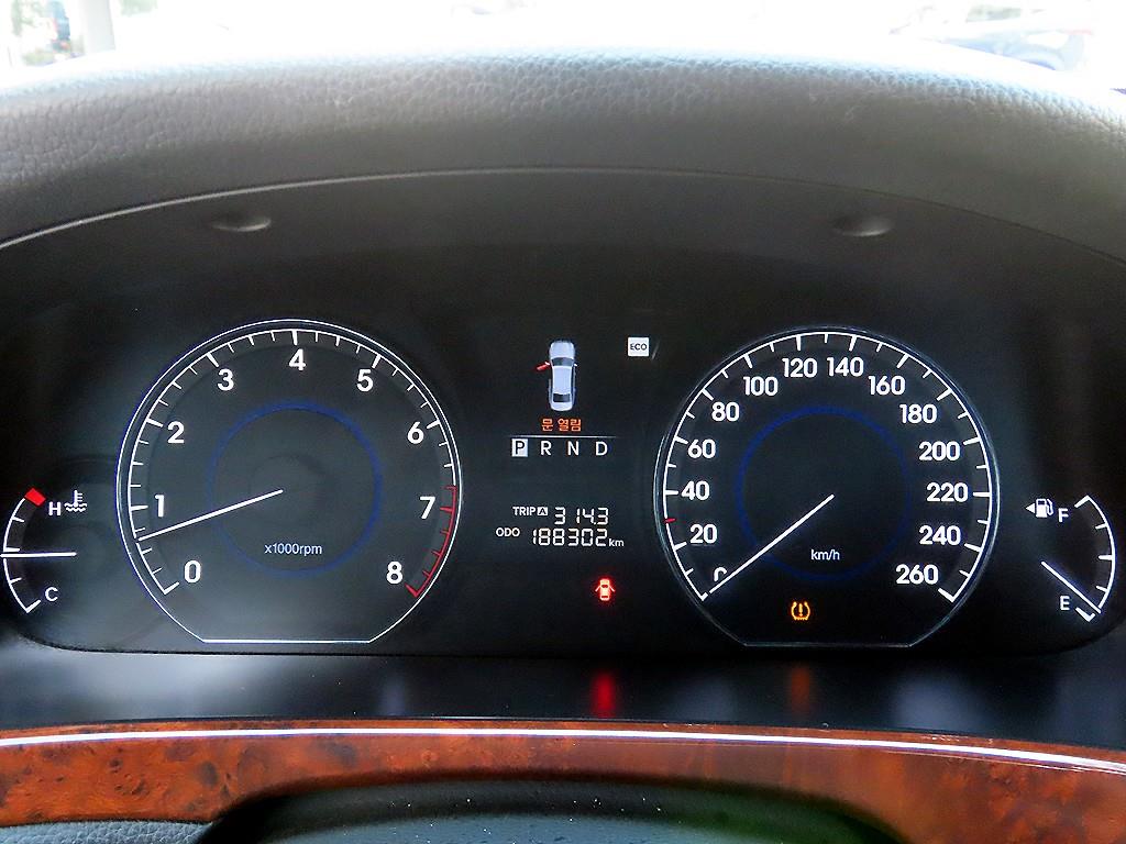 HYUNDAI Equus - Vista 9