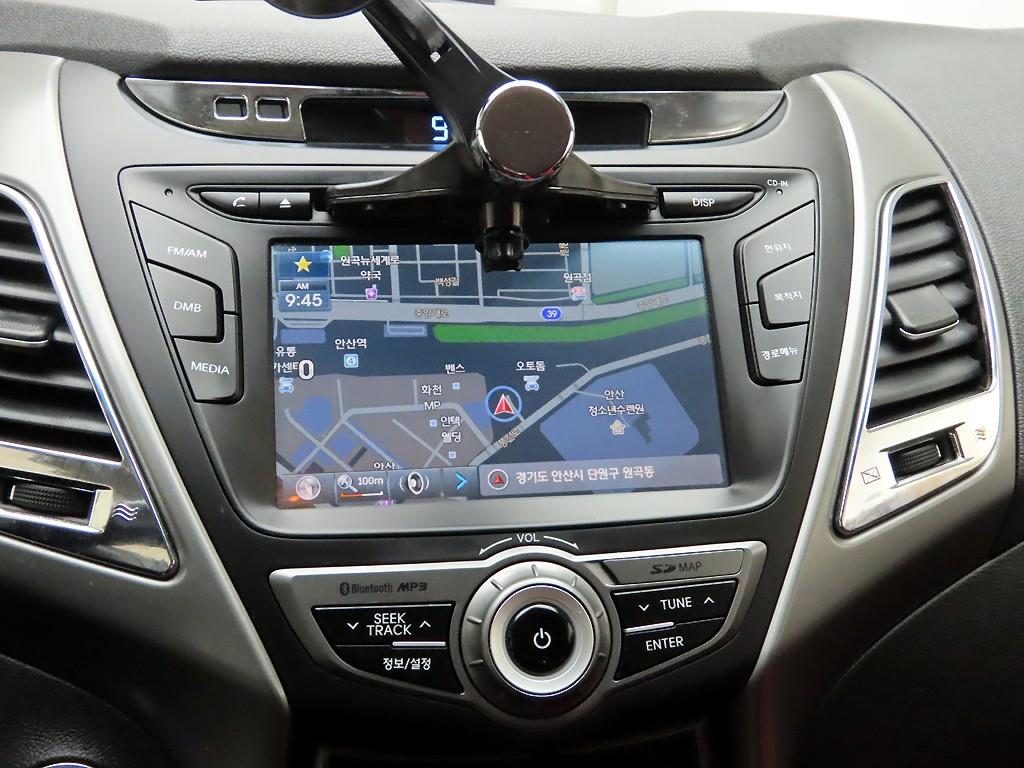 HYUNDAI Avante - Vista 9