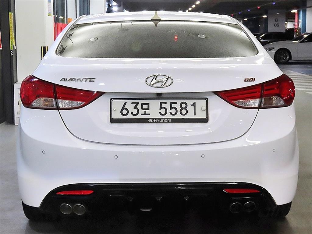 HYUNDAI Avante - Vista 5