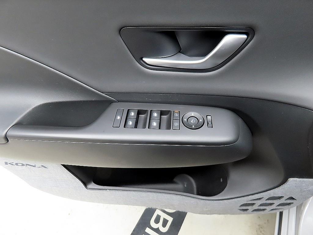 HYUNDAI Kona - Vista 11