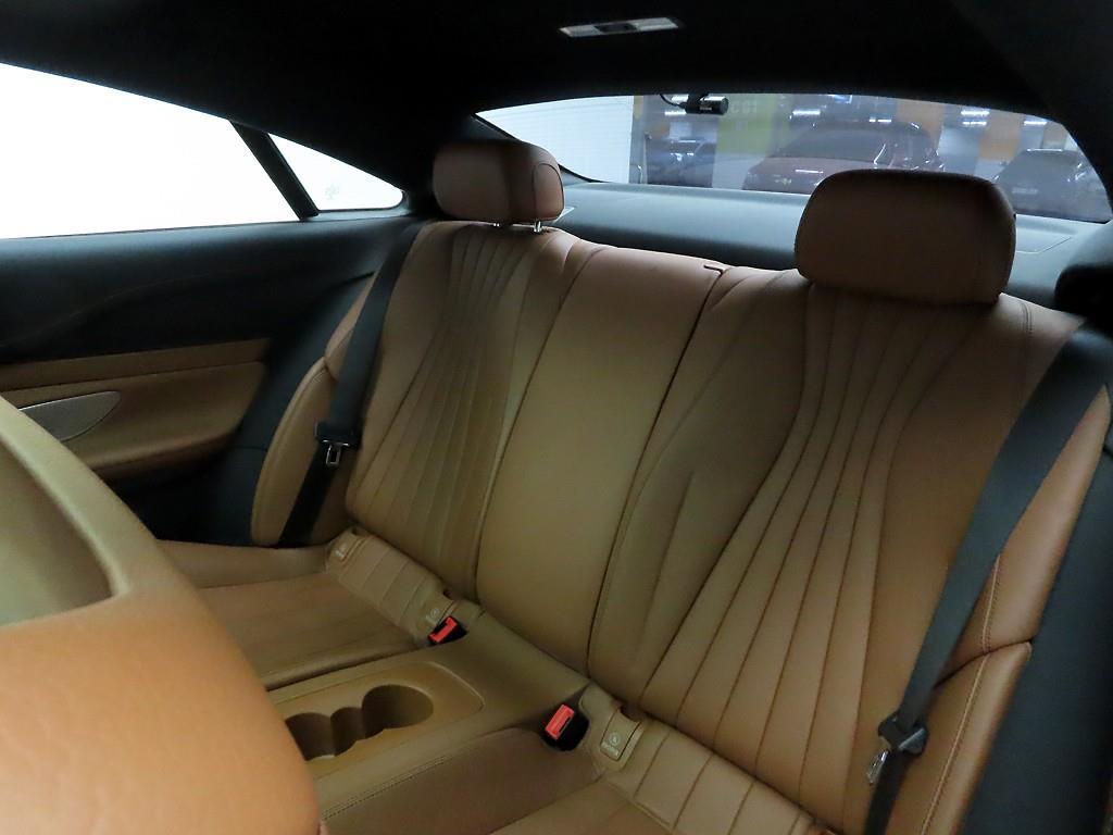 Mercedes Benz E class - Vista 12