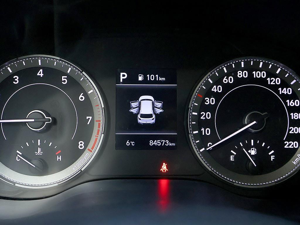 HYUNDAI Venue - Vista 11