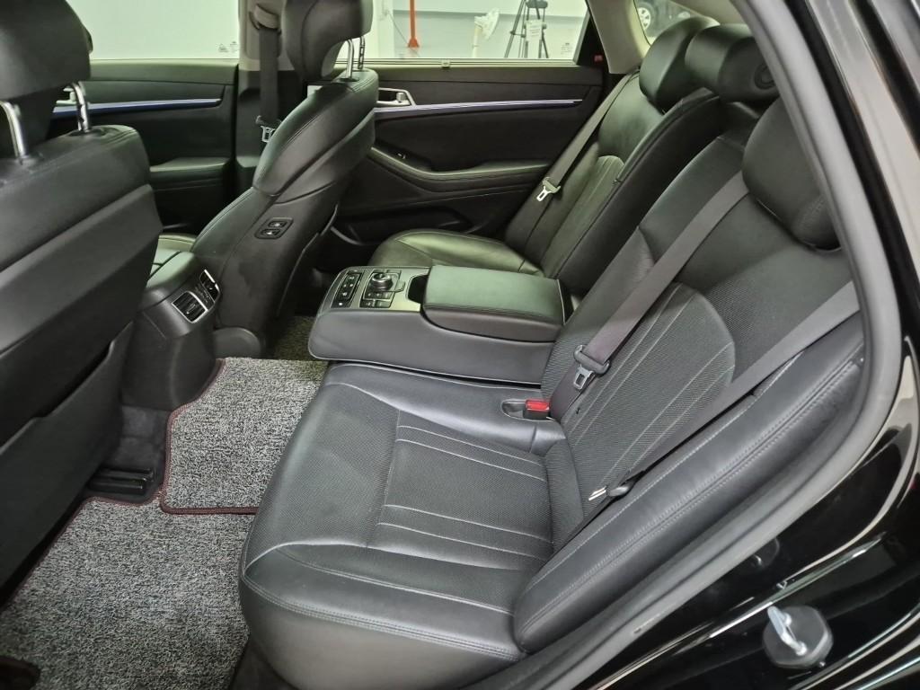 HYUNDAI Genesis - Vista 12