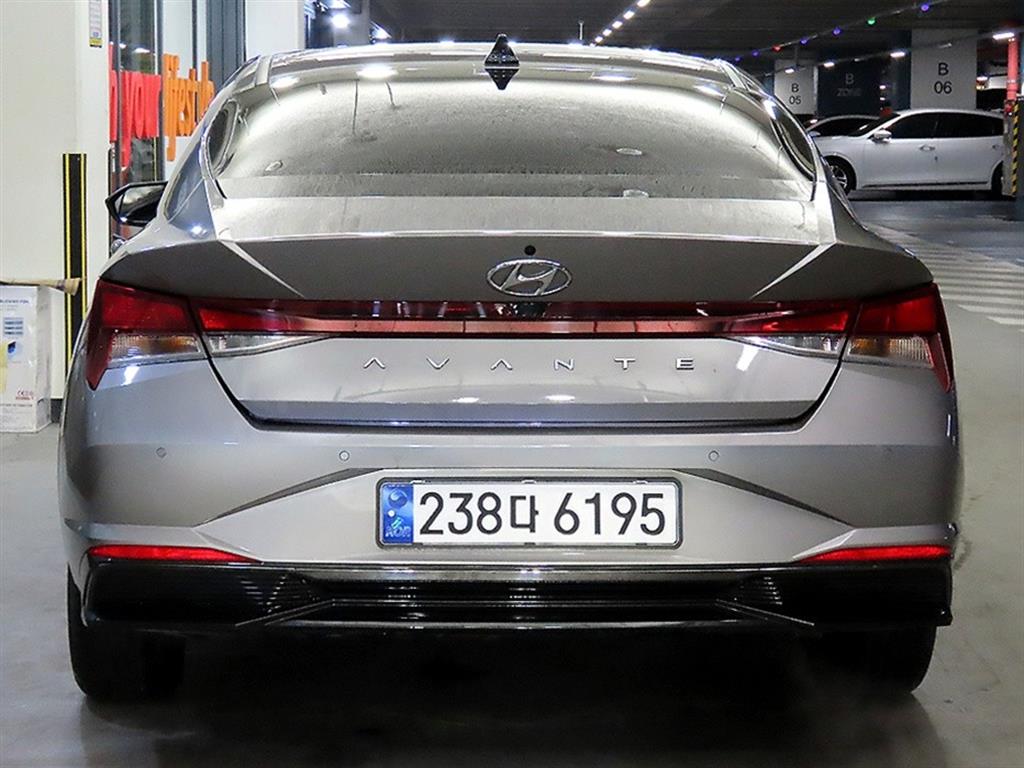 HYUNDAI Avante - Vista 5