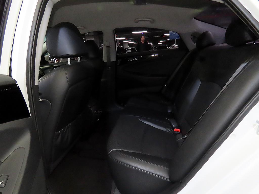 HYUNDAI Sonata - Vista 7