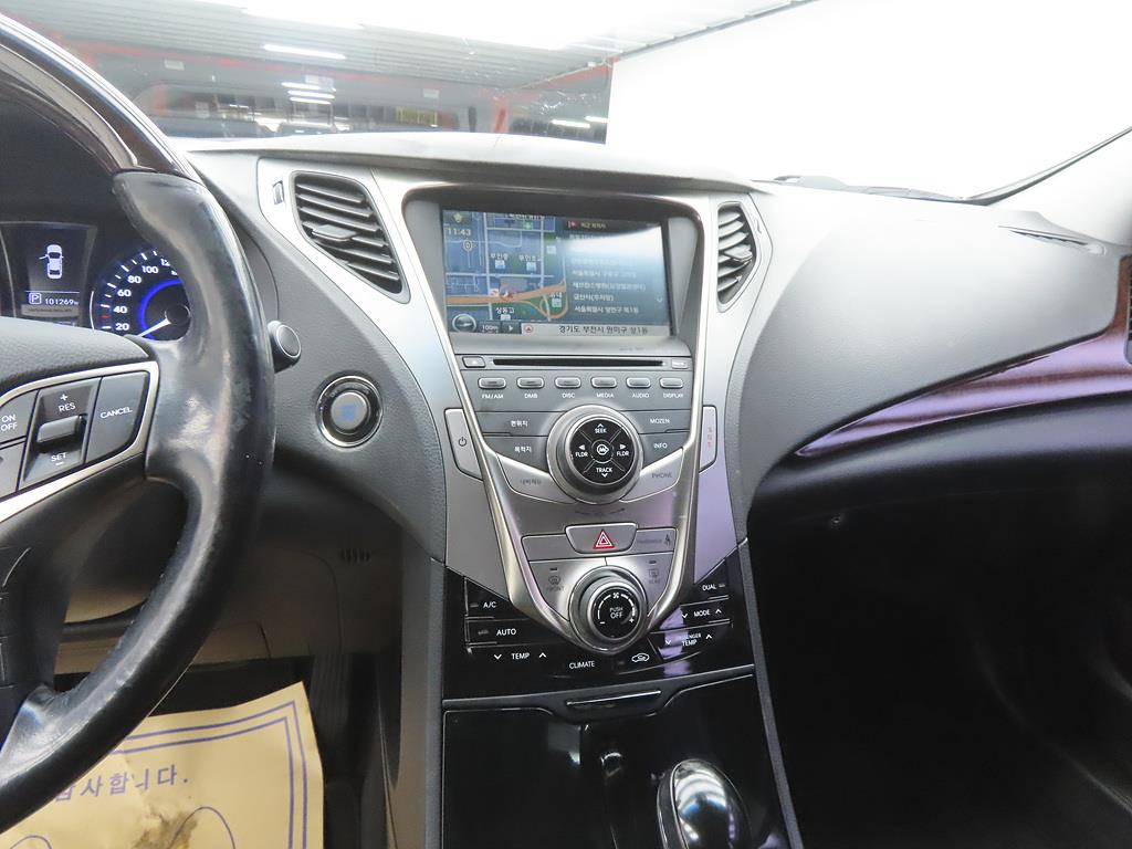 HYUNDAI Grandeur - Vista 10