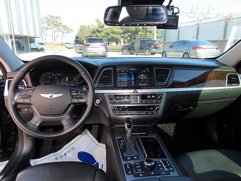 HYUNDAI Genesis - Vista 7