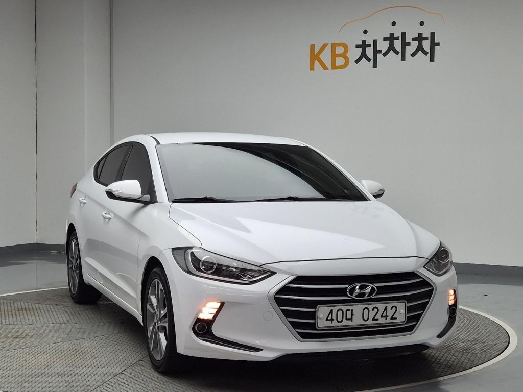 HYUNDAI Avante - Vista 4