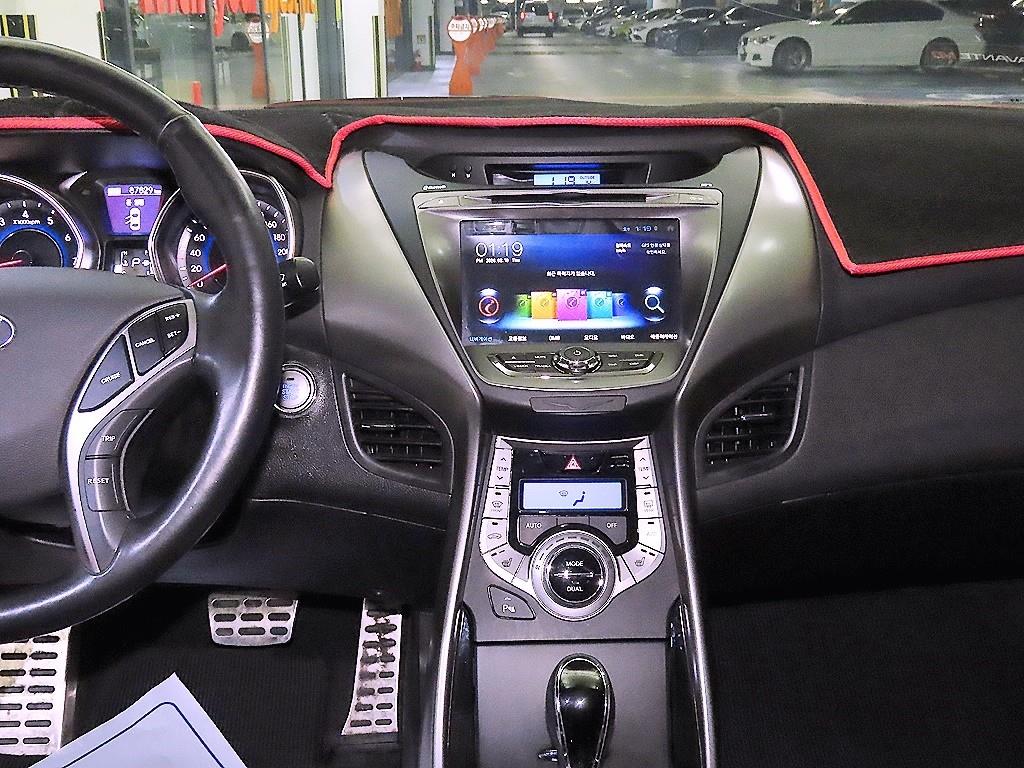 HYUNDAI Avante - Vista 11