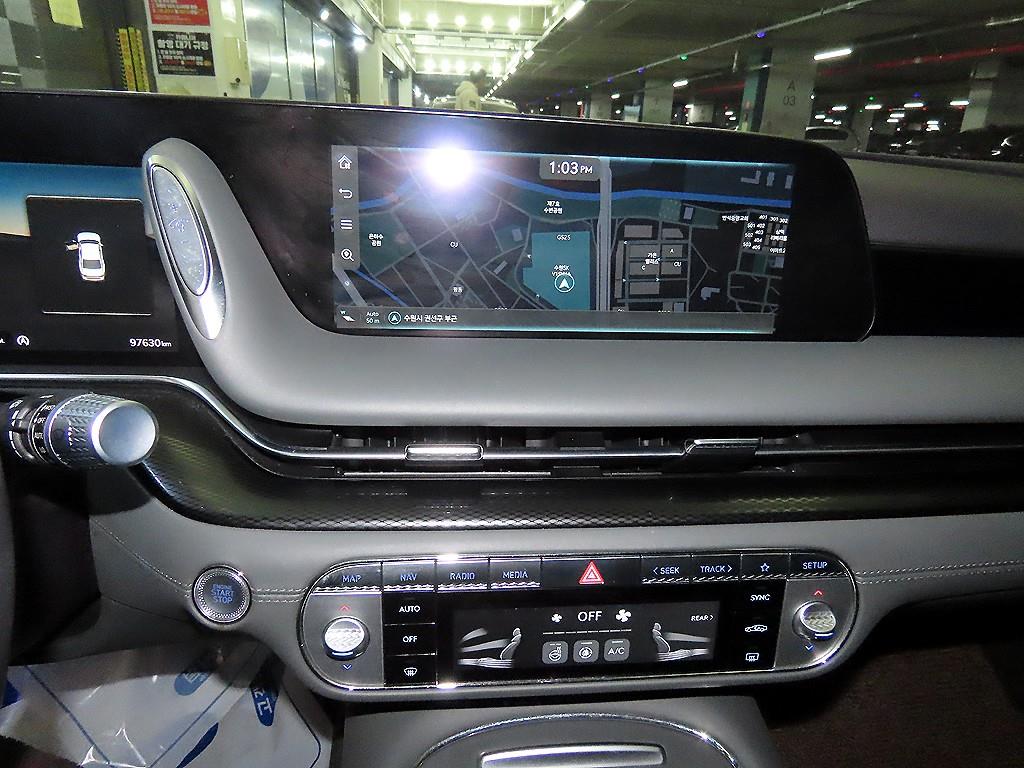 Genesis G90 - Vista 11