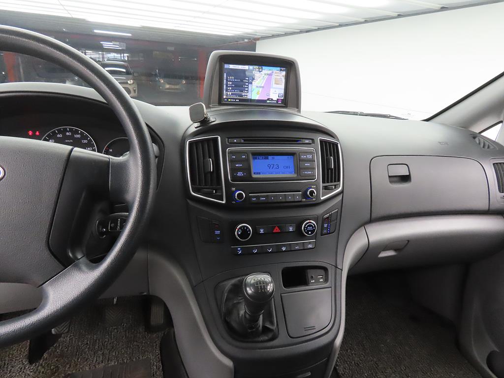 HYUNDAI Starex - Vista 11