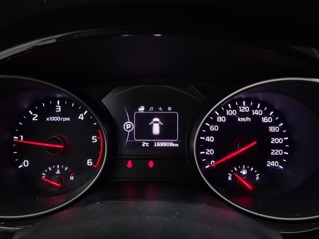 KIA Carnival - Vista 5