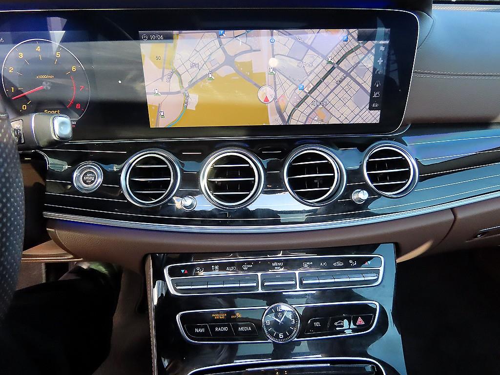 Mercedes Benz E class - Vista 12